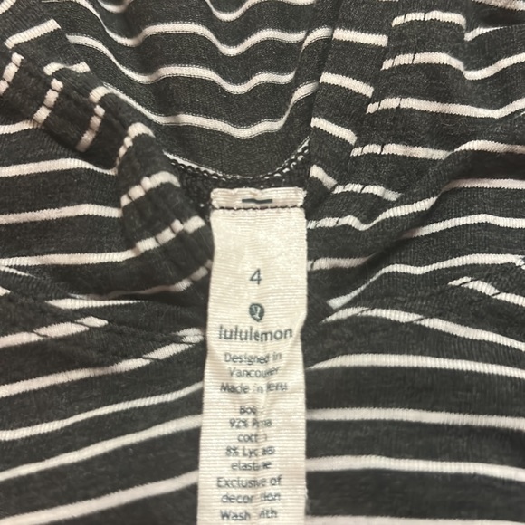 Black and white striped lululemon top, new condition no longer sold, rare - Picture 2 of 2